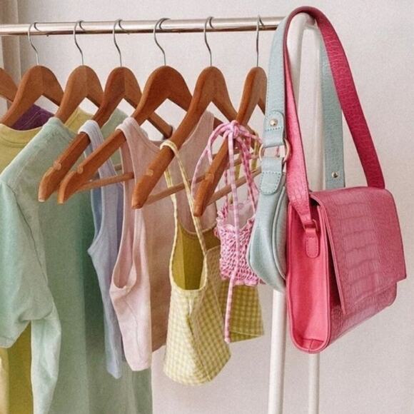 5 Lb Mystery Box Perfect for Resellers Includes a NWT Item Mixed Sizes Bundle - Picture 3 of 7